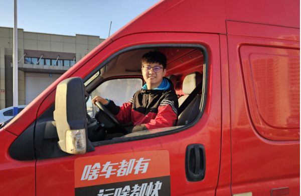 每一种生活都值得热爱，00后追风少年御风而行定义精彩