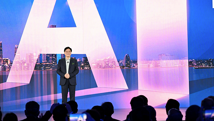 杨元庆：联想已安全度过行业下行期，AI PC是增长重点