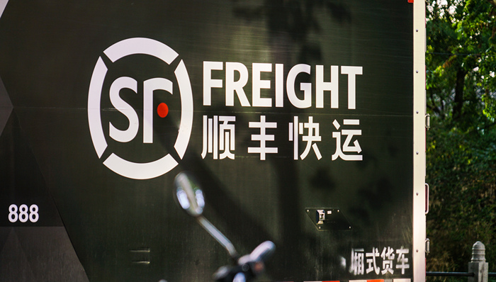 极兔、顺丰83亿港元交叉持股，“价格鲶鱼”和“品质斗士”要重构全球物流格局